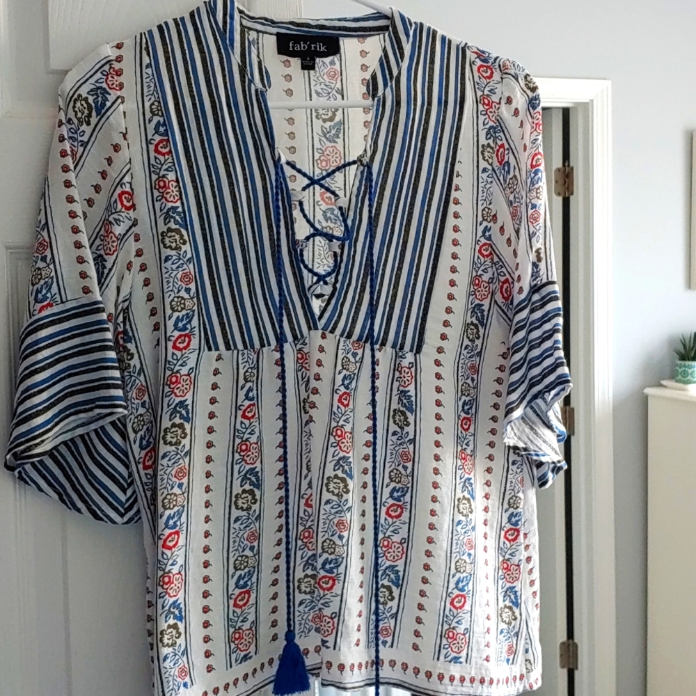 Flowy blouse🌺 - Picture 2 of 3
